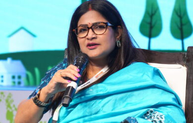 Speaker Dr. Lopamudra addressing audience at Global CSR and ESG Meet in Delhi